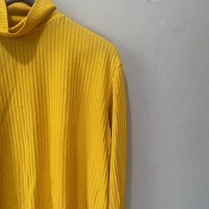 Mustard yellow turtleneck